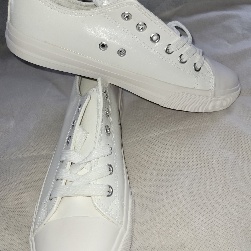 Aomais PU Leather Sneakers NIB Size 8